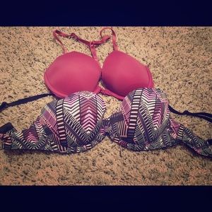 Victoria’s Secret bras, 32C